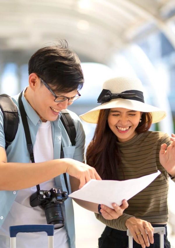 travelling-couple